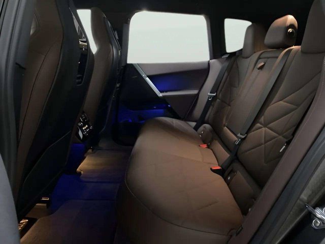 Used 2025 BMW iX xDrive50 AWD/4WD image 22