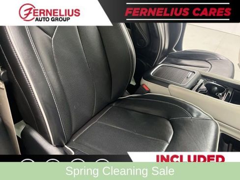 Used 2023 Chrysler Pacifica Limited FWD image 32