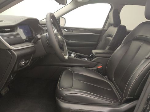 Used 2023 Jeep Grand Cherokee Limited AWD/4WD image 17
