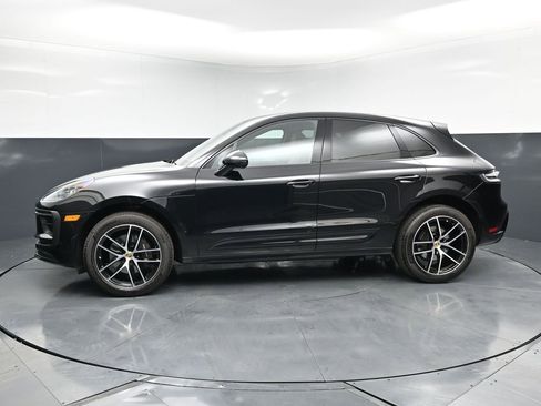 Used 2025 Porsche Macan AWD/4WD image 2