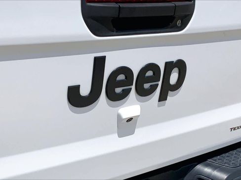 Used 2024 Jeep Gladiator Sport AWD/4WD image 29