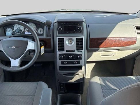 Used 2010 Chrysler Town & Country LX w/ PWR Convenience Group FWD image 3