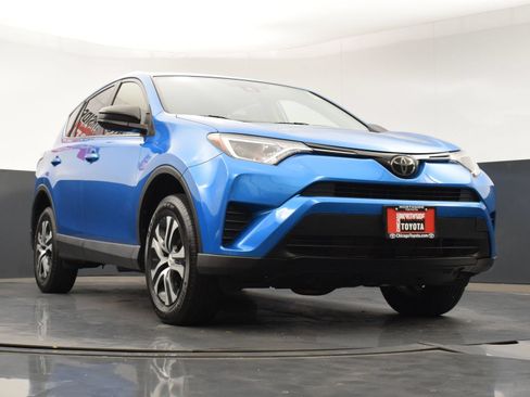 Used 2018 Toyota RAV4 LE w/ Carpet Mat Package AWD/4WD image 29