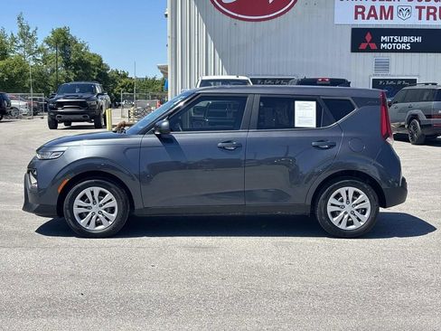 Used 2022 Kia Soul LX FWD image 2