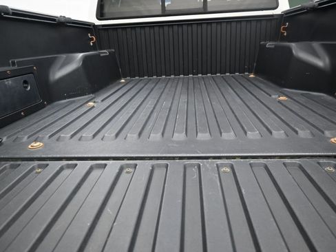 Used 2015 Toyota Tacoma PreRunner w/ SR5 Package RWD image 16