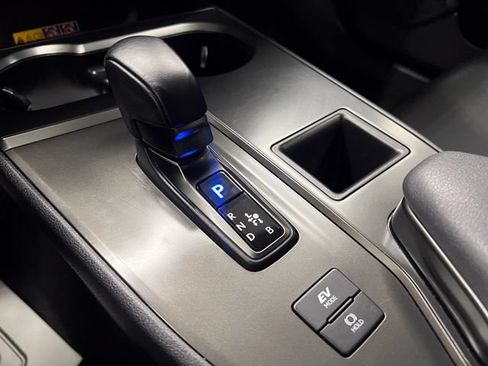 Certified 2025 Lexus UX 300h FWD image 21