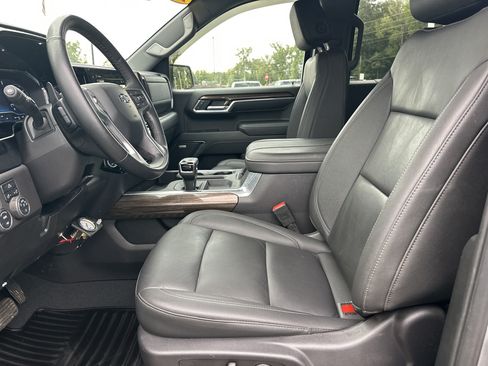 Used 2024 Chevrolet Silverado 1500 LT Trail Boss w/ Convenience Package II AWD/4WD image 10