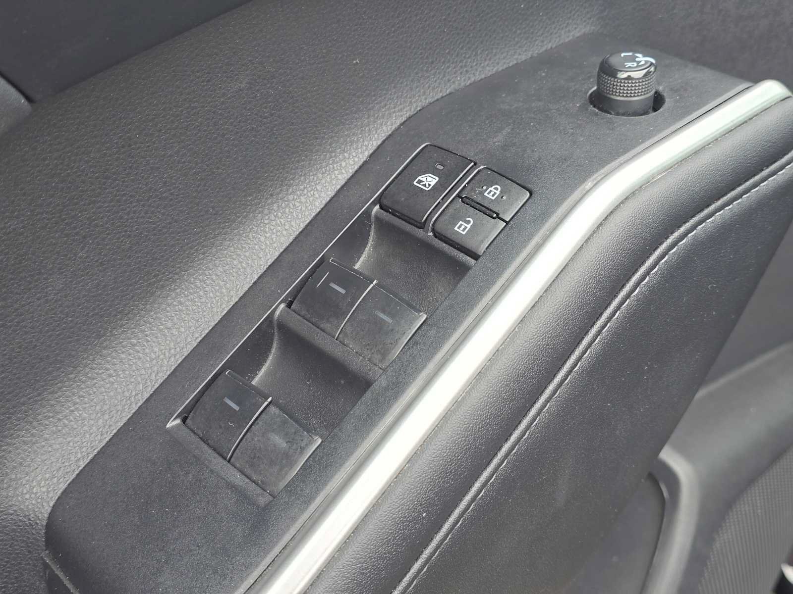 Used 2023 Toyota Highlander XLE AWD/4WD image 23