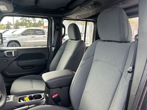 New 2026 Jeep Gladiator Sport image 13