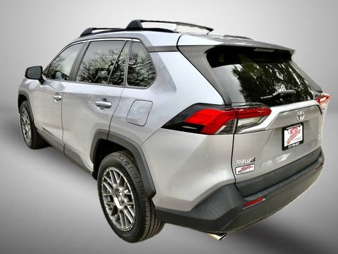 Used 2019 Toyota RAV4 XLE image 5