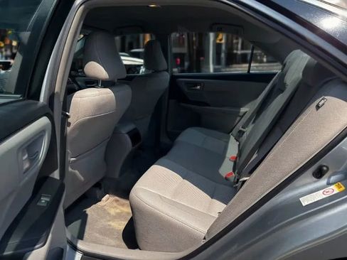 Used 2016 Toyota Camry SE image 10