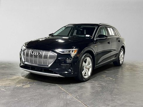 Used 2019 Audi e-tron Prestige w/ Prestige Package AWD/4WD image 7