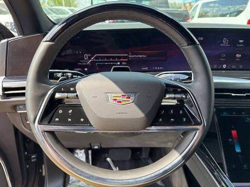 Used 2025 Cadillac Escalade Sport AWD/4WD image 17