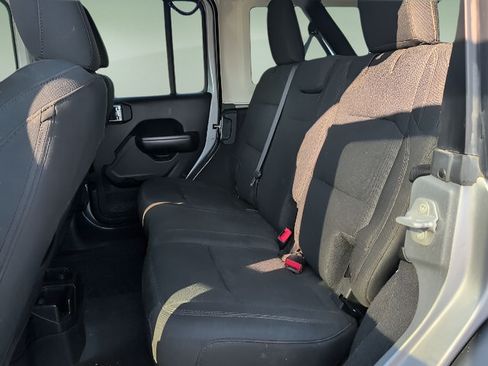 Used 2018 Jeep Wrangler Unlimited Sport S AWD/4WD image 16