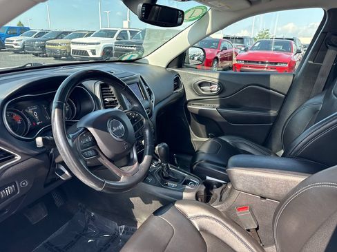 Used 2020 Jeep Cherokee Latitude Plus w/ Cold Weather Group AWD/4WD image 12