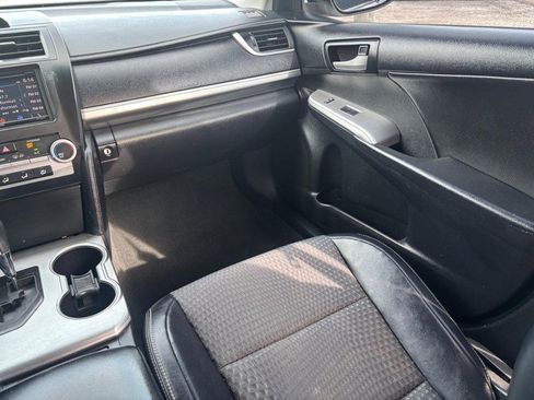 Used 2014 Toyota Camry SE FWD image 16