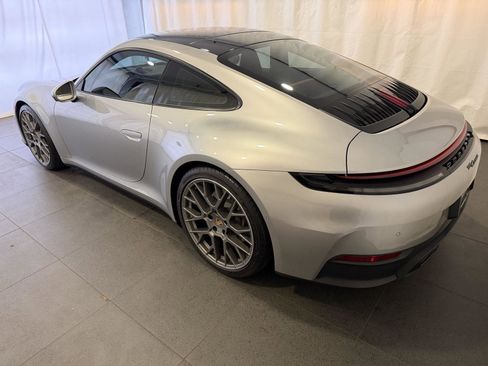 Used 2025 Porsche 911 Carrera image 3