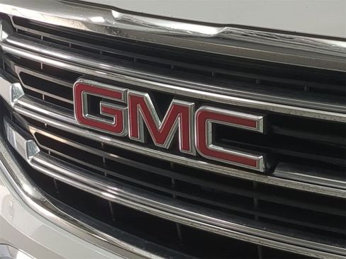 Used 2021 GMC Terrain SLT image 11
