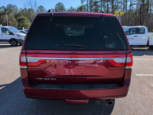 Used 2017 Lincoln Navigator Select image 5