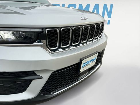 Used 2025 Jeep Grand Cherokee Laredo X w/ Luxury Tech Group I image 23