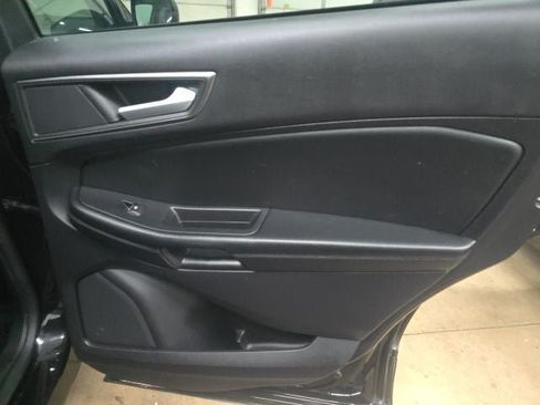 Used 2020 Ford Edge SE FWD image 7
