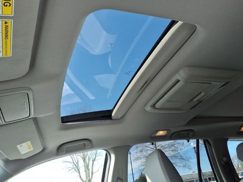 Used 2018 Honda Pilot Elite image 25