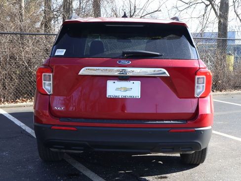 Used 2023 Ford Explorer XLT image 6