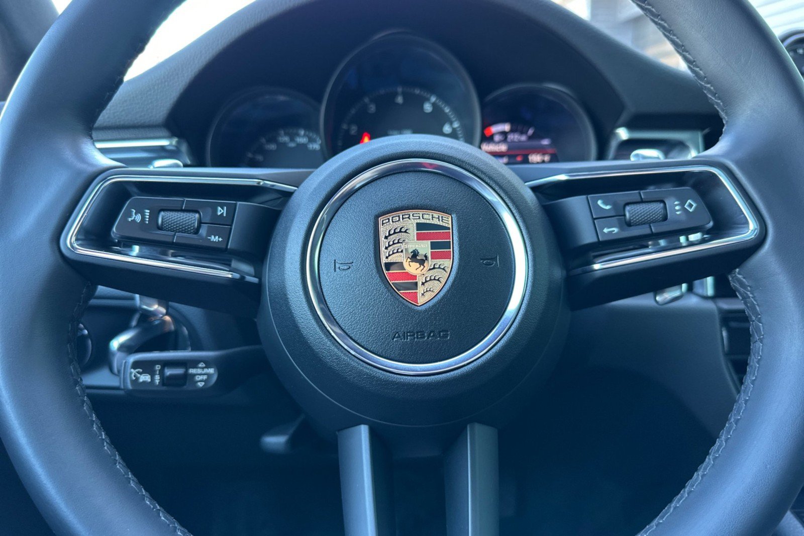 Certified 2025 Porsche Macan AWD/4WD image 24