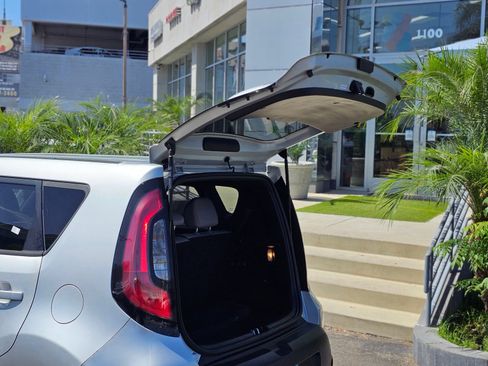 Used 2015 Kia Soul + FWD image 8