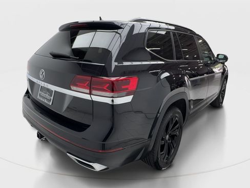Used 2023 Volkswagen Atlas SE w/ Black Wheel Package FWD image 7