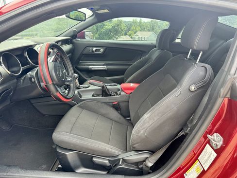 Used 2017 Ford Mustang Coupe RWD image 3