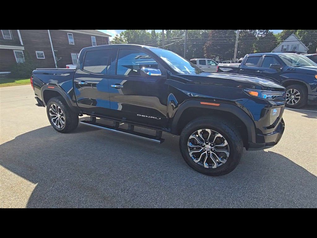 Used 2025 GMC Canyon Denali AWD/4WD image 2