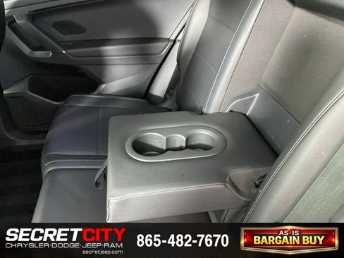 Used 2018 Volkswagen Tiguan SEL w/ R-Line Package AWD/4WD image 27