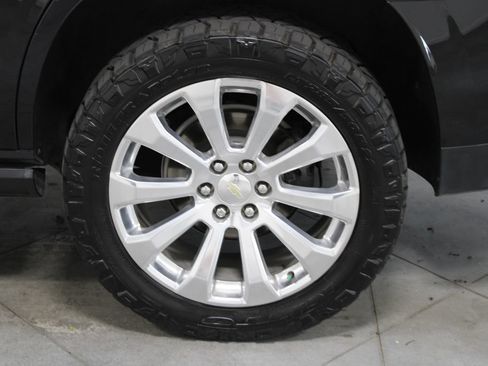 Used 2021 Chevrolet Tahoe Premier w/ Premium Package AWD/4WD image 17