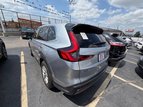 Used 2025 Honda CR-V LX image 3