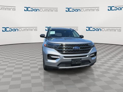 Used 2021 Ford Explorer XLT w/ Equipment Group 202A AWD/4WD image 3