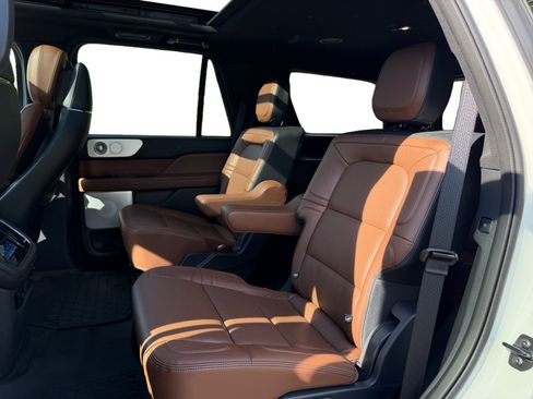 Used 2023 Lincoln Navigator Reserve AWD/4WD image 16