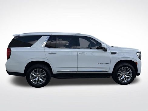 Used 2024 GMC Yukon SLT w/ SLT Luxury Package AWD/4WD image 4