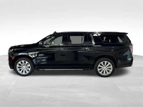 Used 2024 Chevrolet Suburban Premier w/ Premium Package AWD/4WD image 4