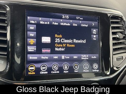 Used 2021 Jeep Grand Cherokee Laredo X image 29