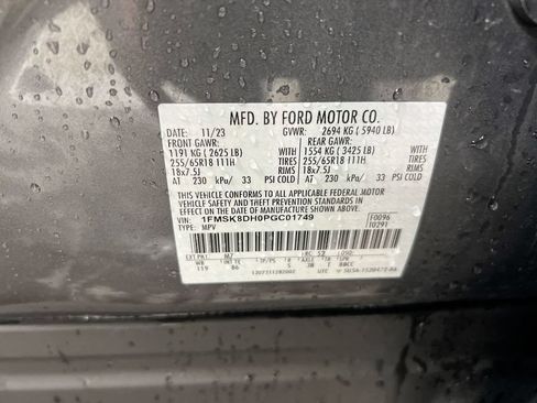 Used 2023 Ford Explorer XLT AWD/4WD image 28