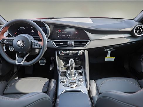 New 2025 Alfa Romeo Giulia Intensa w/ Driving Assist Package image 9