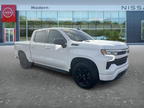 Used 2023 Chevrolet Silverado 1500 RST w/ Z71 Off-Road Package AWD/4WD image 3