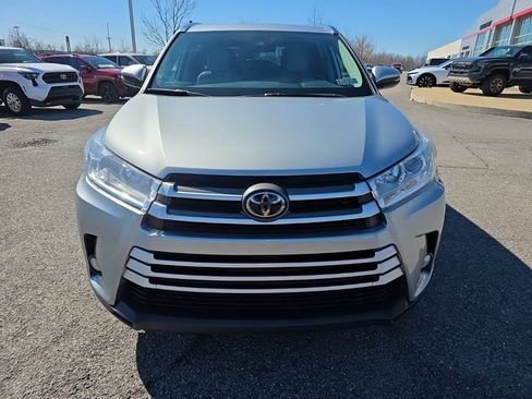 Certified 2018 Toyota Highlander XLE w/ Carpet Mat Package (TMS) image 2