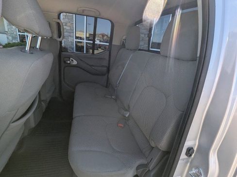 Used 2021 Nissan Frontier SV image 19