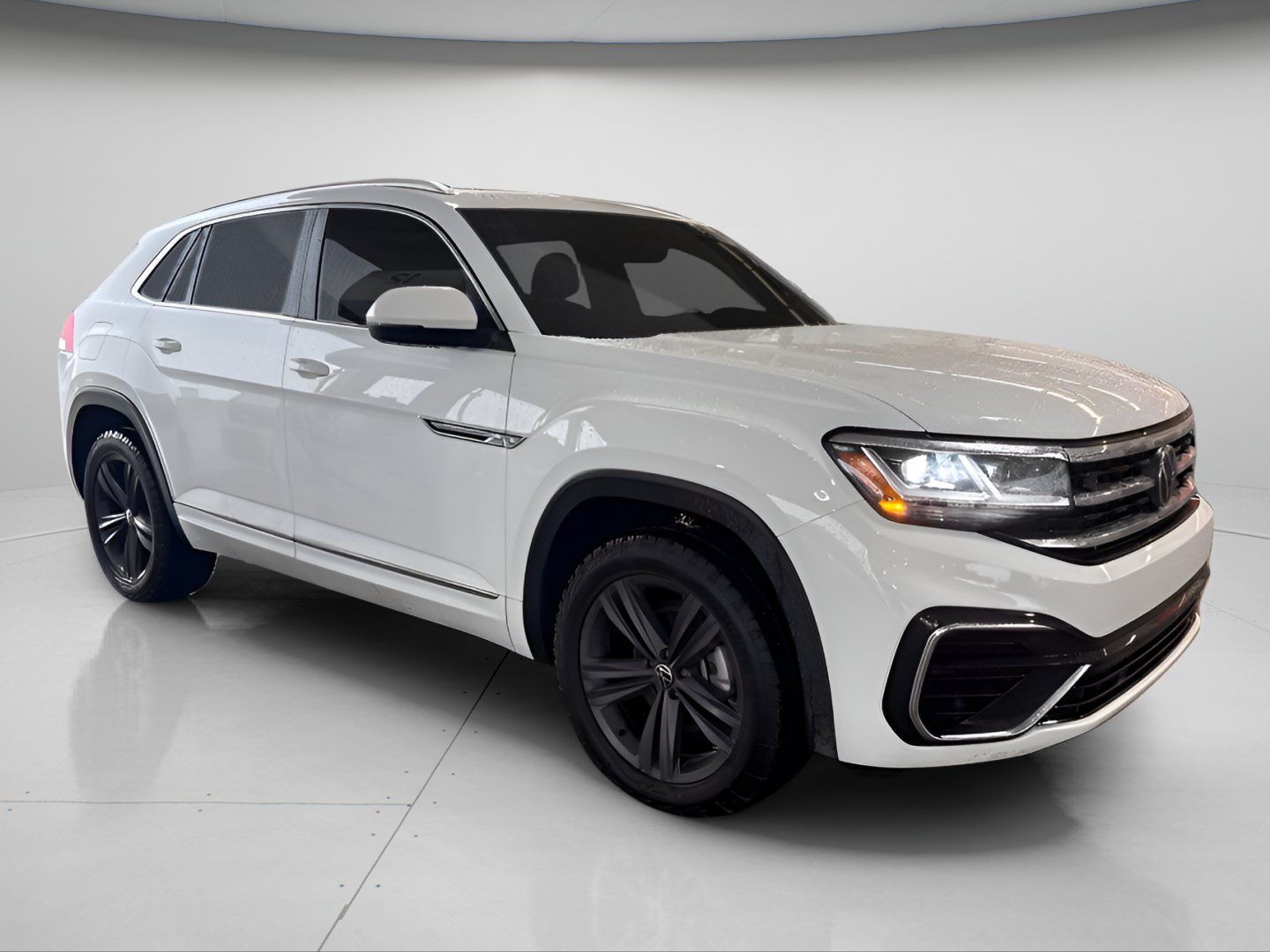 Used 2022 Volkswagen Atlas Cross Sport SEL R-Line w/ Cross Sport MDO Package AWD/4WD image 2