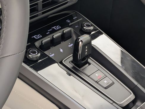 Certified 2022 Porsche 911 Carrera RWD image 19