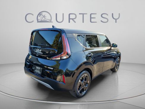 Certified 2024 Kia Soul EX FWD image 3
