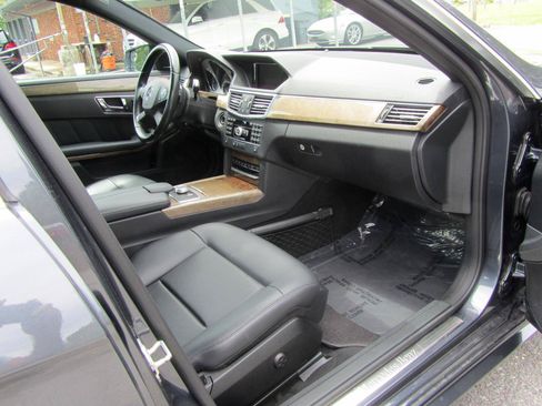 Used 2010 Mercedes-Benz E 350 Sedan w/ Premium 1 Pkg image 21
