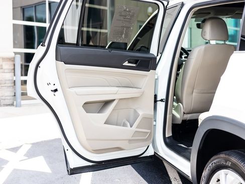 Used 2021 Volkswagen Atlas SE w/ Panoramic Sunroof Package FWD image 47